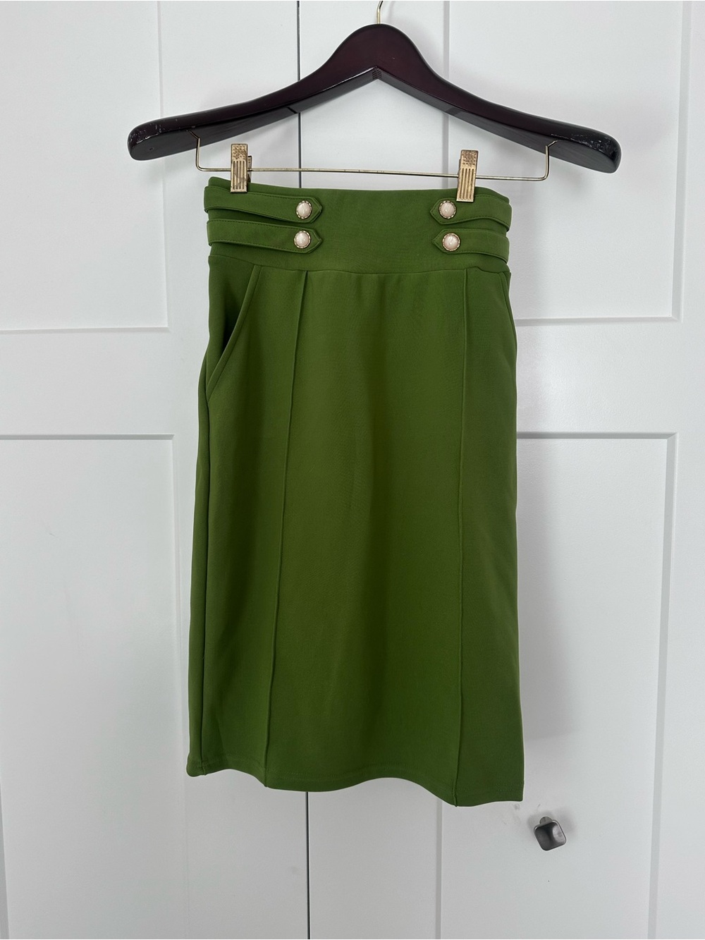Women's Harper by Block Green High-Waist Pleated Skirt with Decorative Buttons S